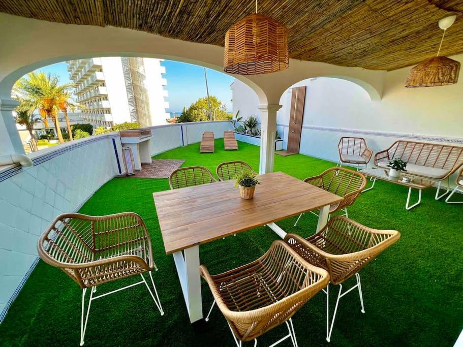 Apartamento Con Gran Terraza Junto A La Playa Торемолинос Екстериор снимка
