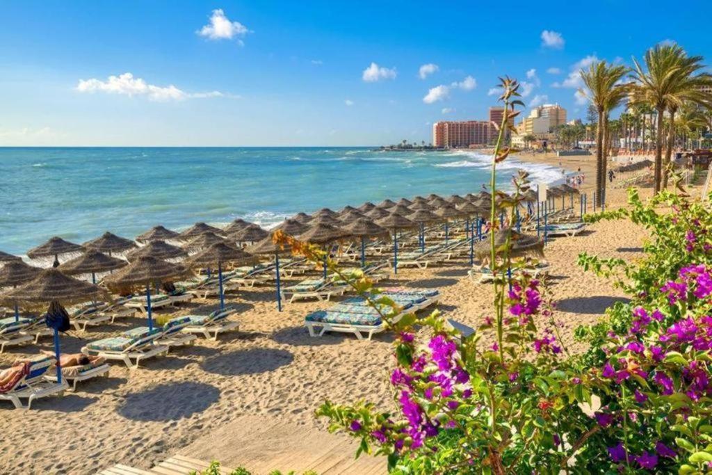 Apartamento Con Gran Terraza Junto A La Playa Торемолинос Екстериор снимка